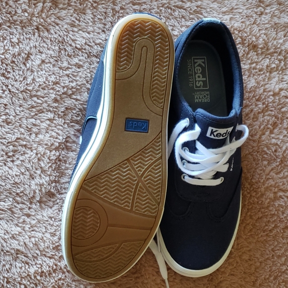 Shoes 👞 - Picture 3 of 6